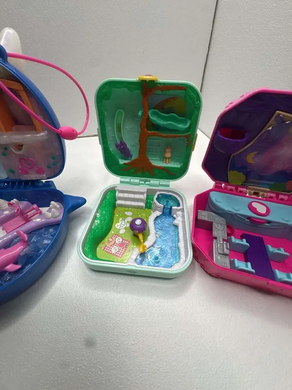 Polly Pocket Assorted Bundle (Flamingo, Narwhal, Picnic, and Theater)